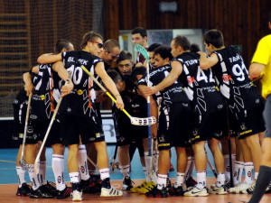 Equipe de floorball en maillots SPORTAMO